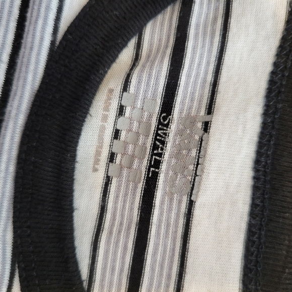 Vans Women's Small Short Sleeve T-shirt Cropped Black & White Stripes Graphic - Picture 5 of 5